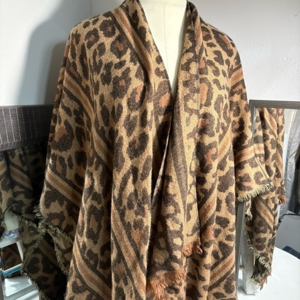 Steve Maddon sweater/shaw size osfm